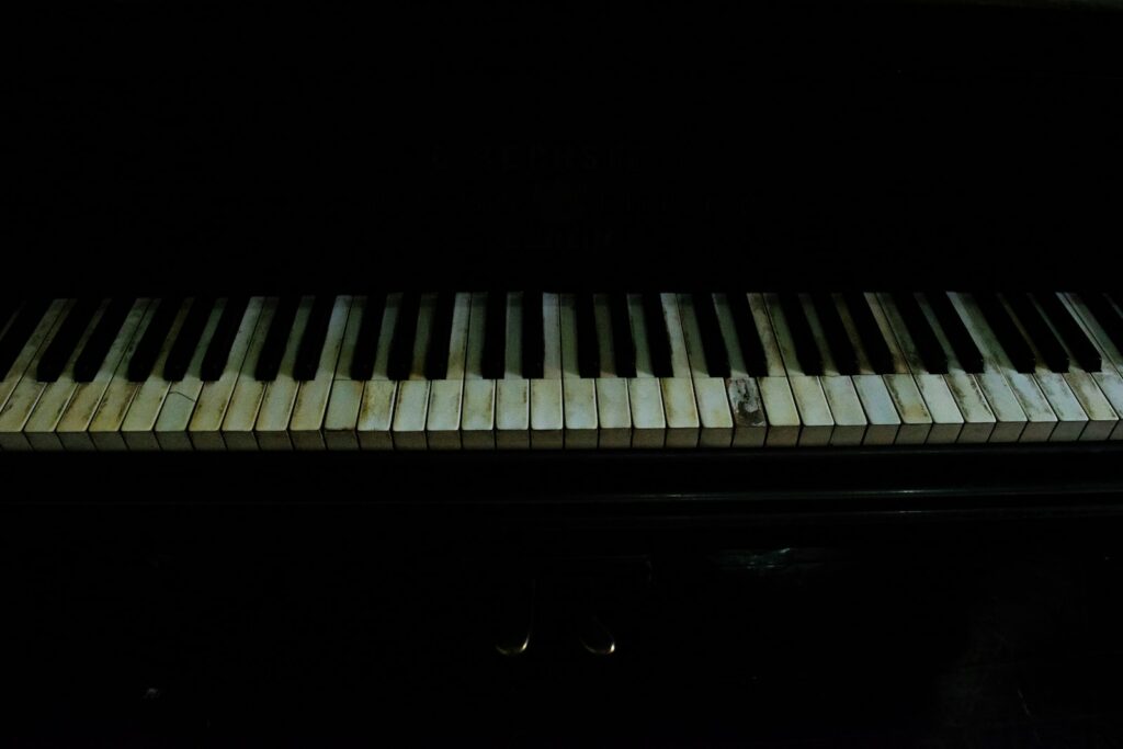 a close up of a piano